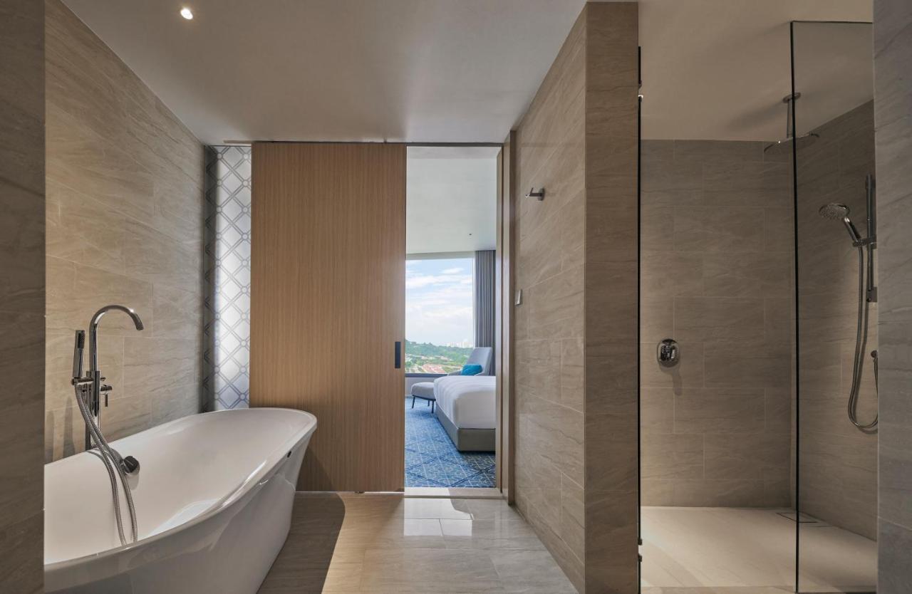 Amari Spice Penang Hotel Bayan Lepas Exterior photo Bathroom